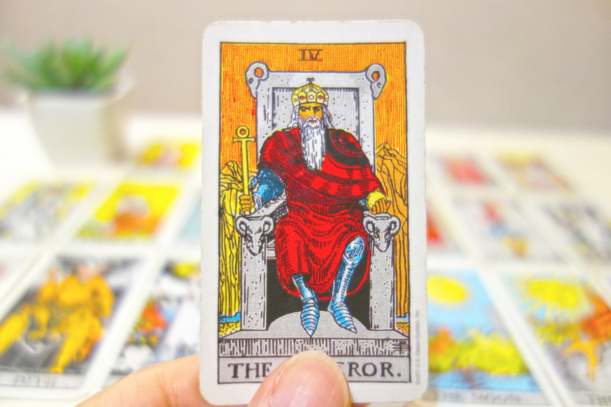 皇帝（4）正位置と逆位置の意味・解釈まとめ。タロット初心者もわかる解説【タロット学習帳】